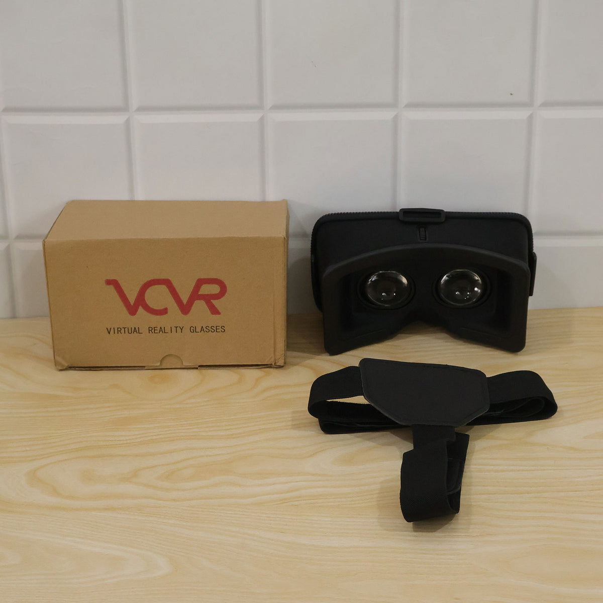 Actual virtual reality headset with separate head strap and box