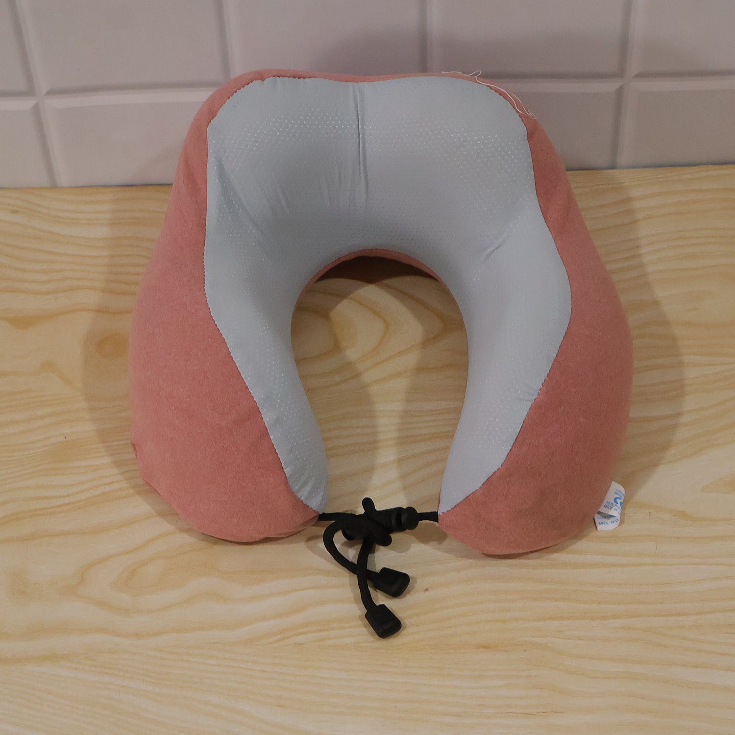U shaped neck pillow live product photo