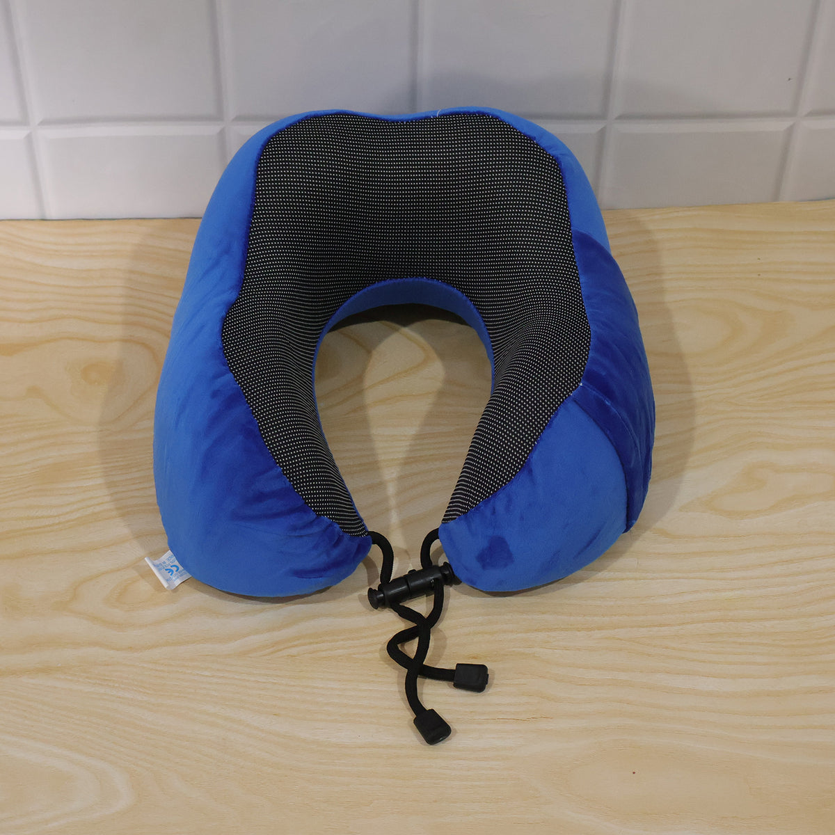 U shaped neck pillow live product photo