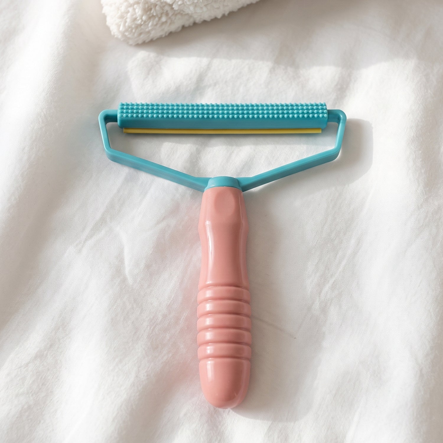 Portable 2-in-1 lint remover product view