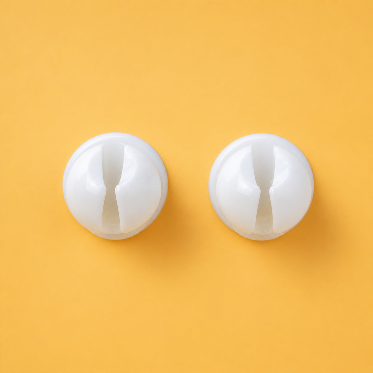 Wall mounted toothbrush clip use