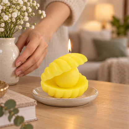 Shell shape scented wax candle with pearl-style centre 02
