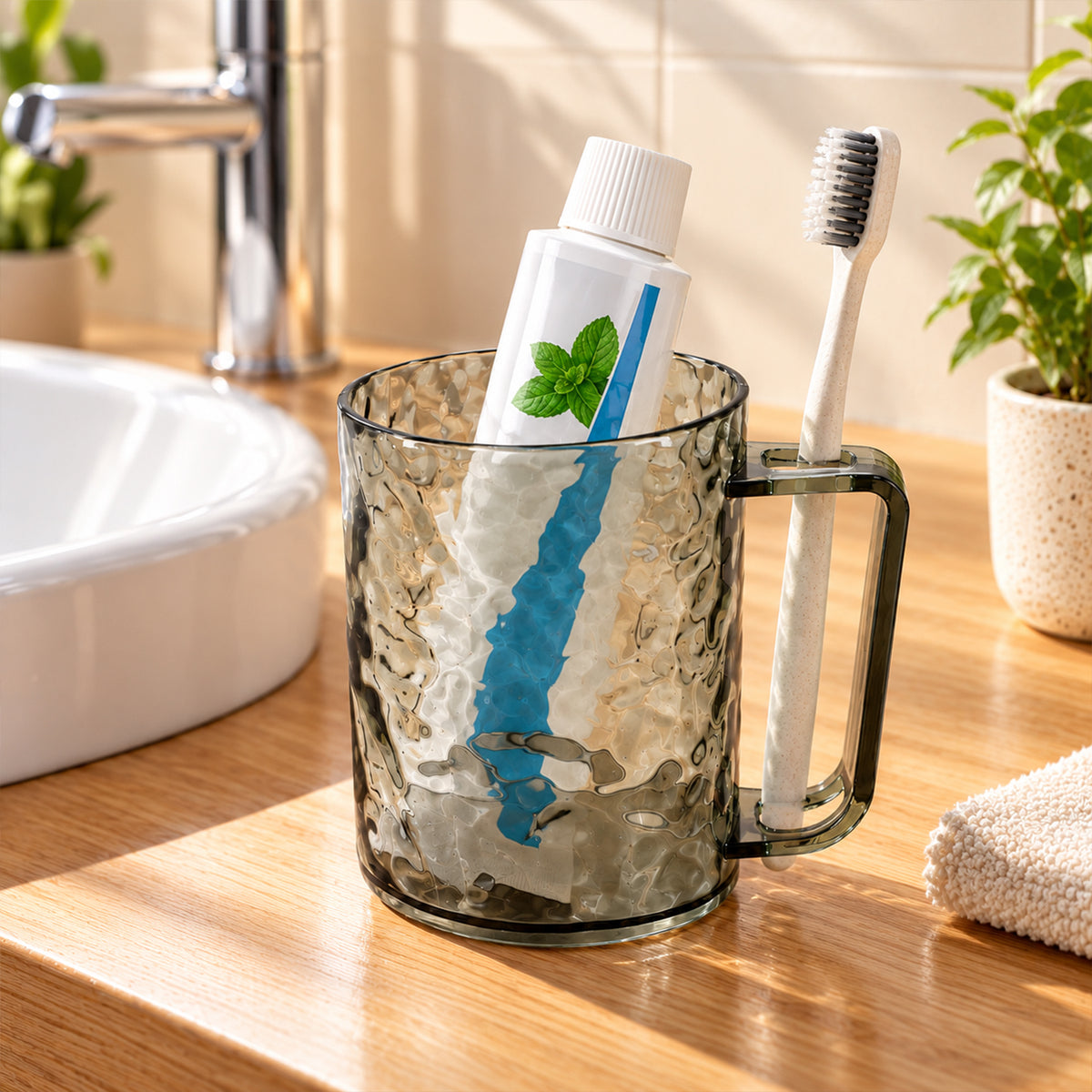 Textured plastic mug with handle 1
