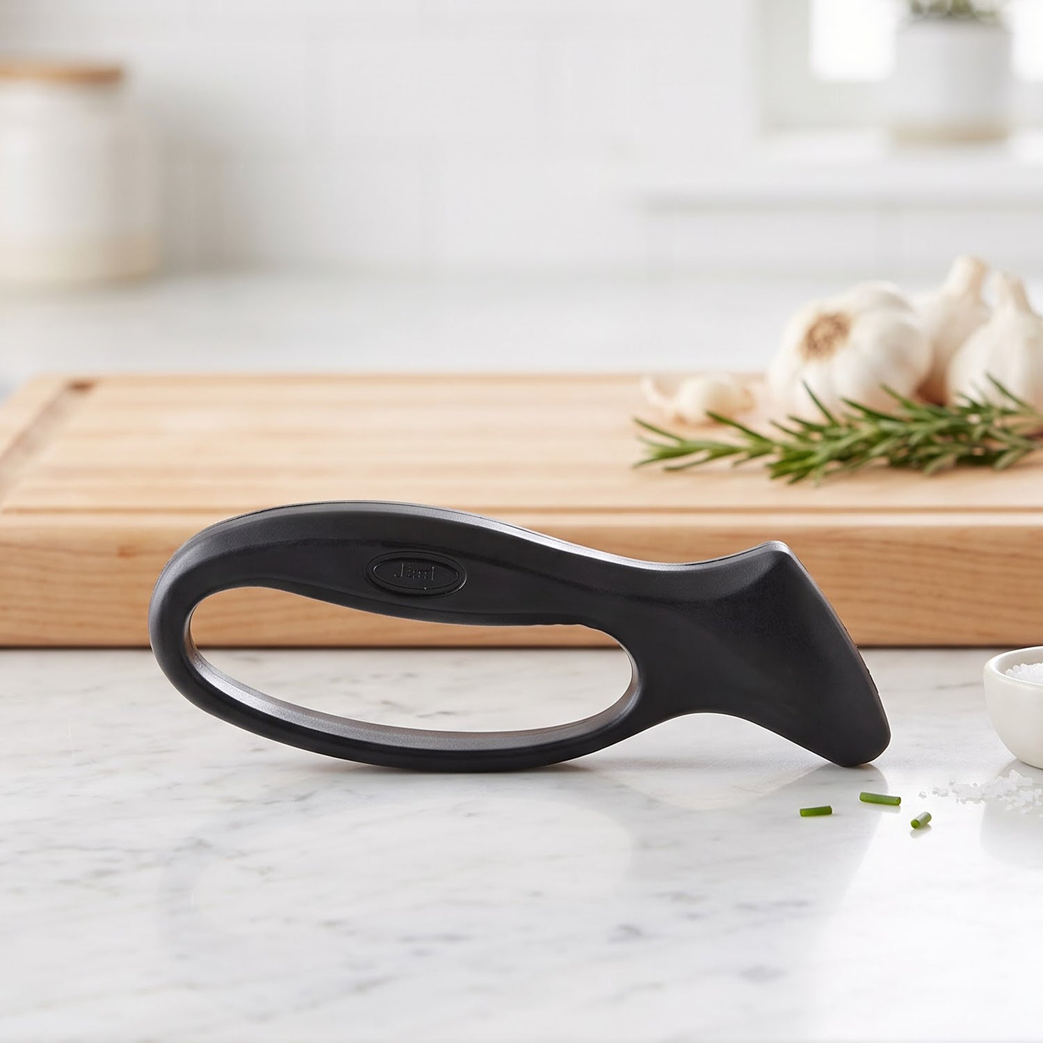 Compact pull through blade sharpener