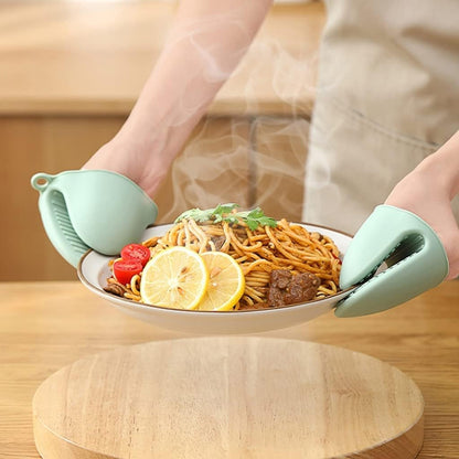 Flexible kitchen oven mitt detail
