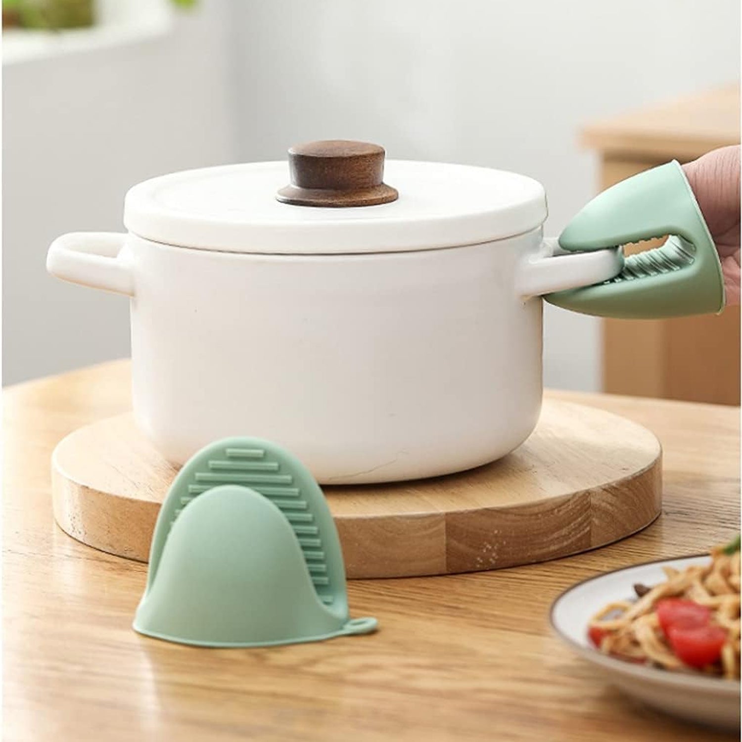 Portable silicone cooking pot holder
