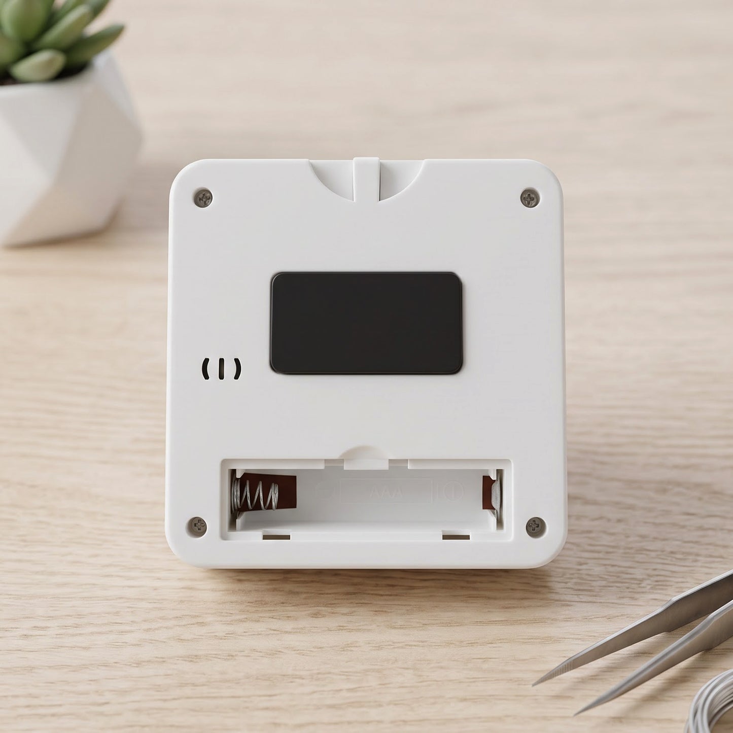 Digital kitchen timer rear battery compartment