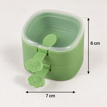 A single green square mold with a clear lid and paw-shaped handle shows dimensions of 7 cm width and 8 cm height.