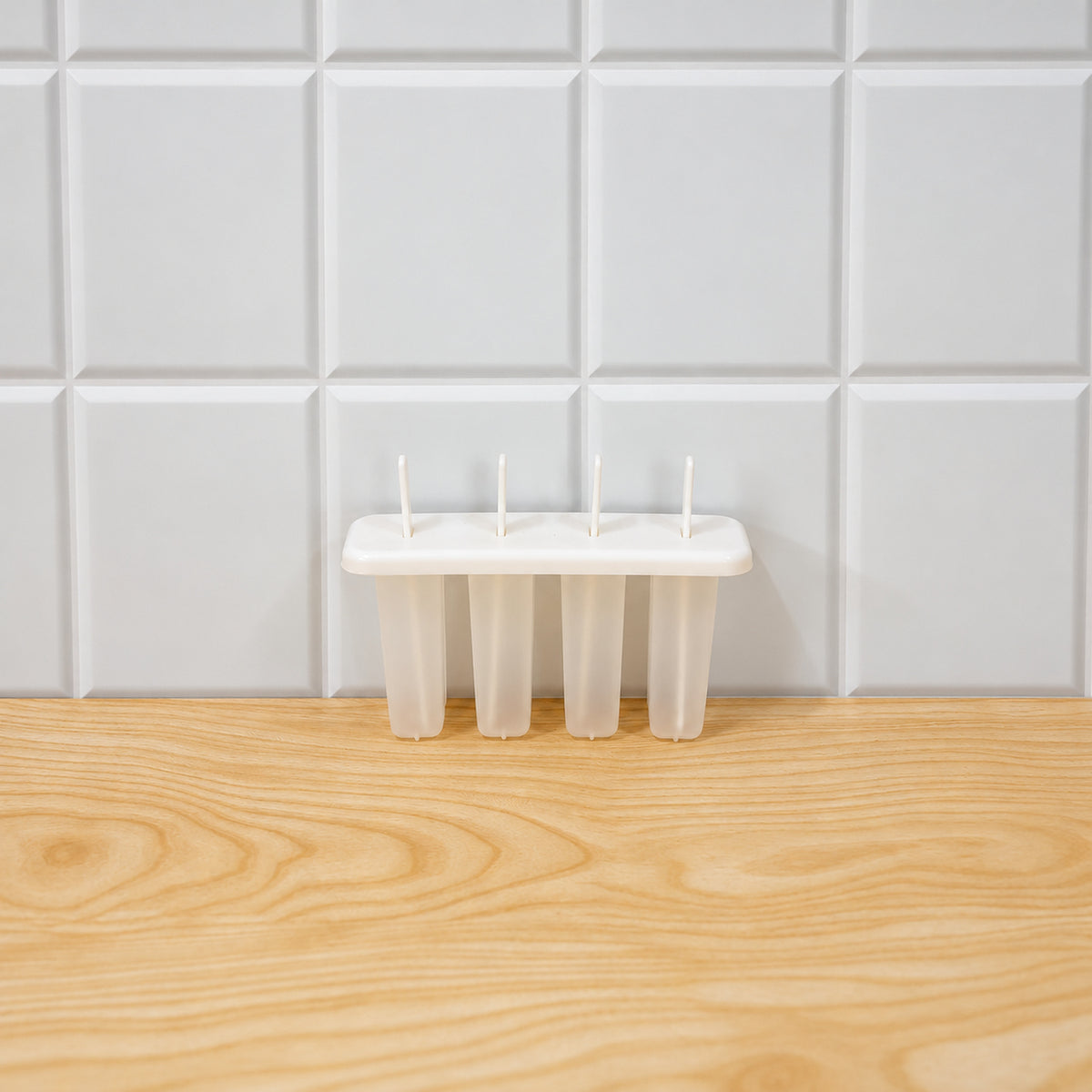 Reusable four cavity popsicle mould with lid and removable sticks 08