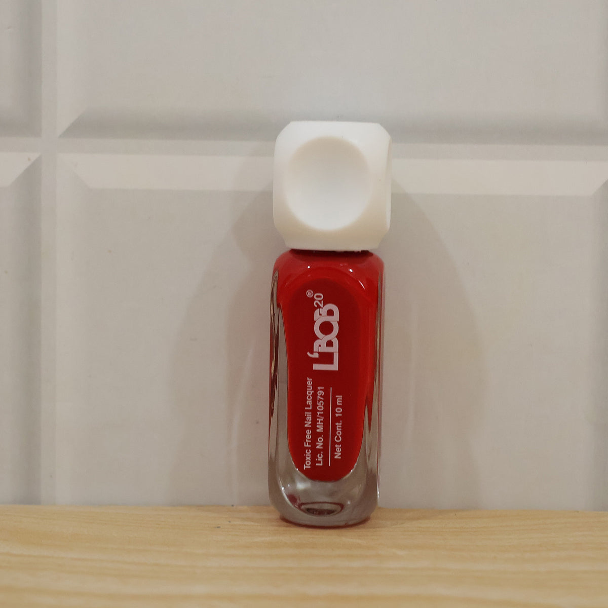Red glossy nail polish, 10 ML, actual product photo