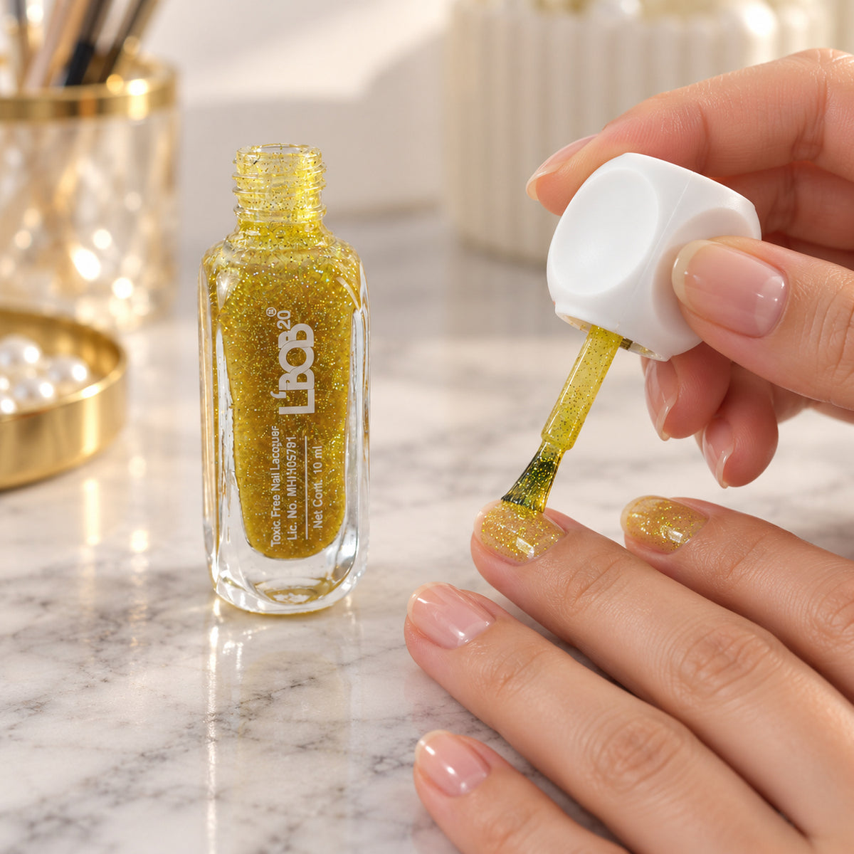 Gold glitter nail polish, 10 ML, product detail view 4