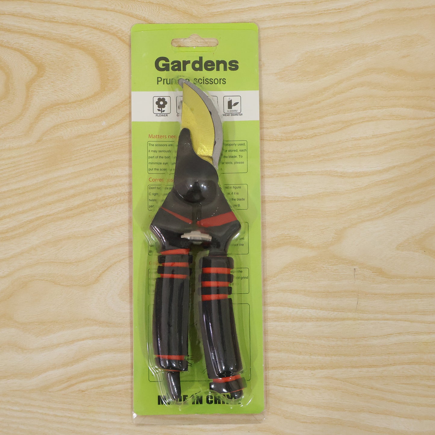 Garden pruning shears live product photo