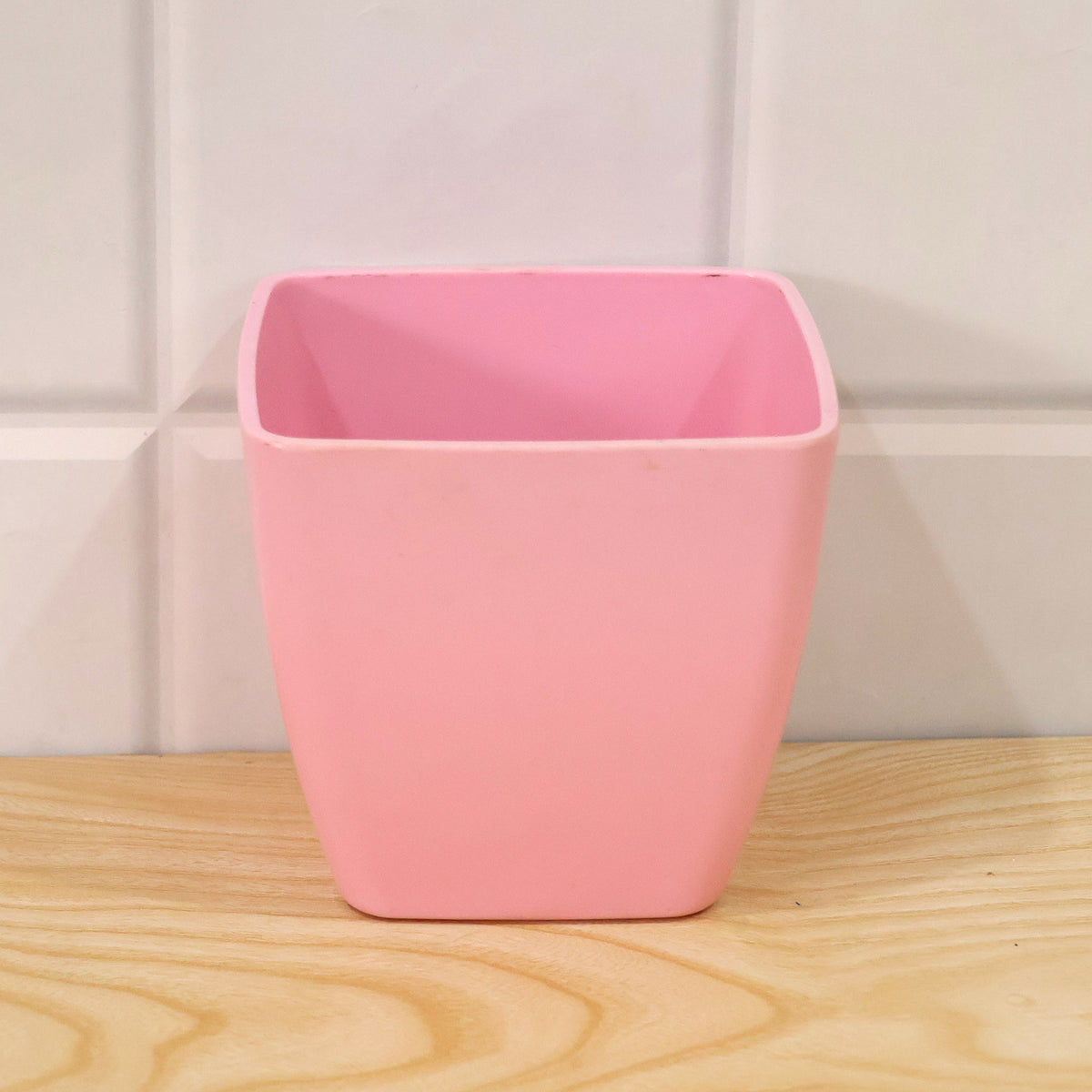 Actual empty plastic flower pot photograph