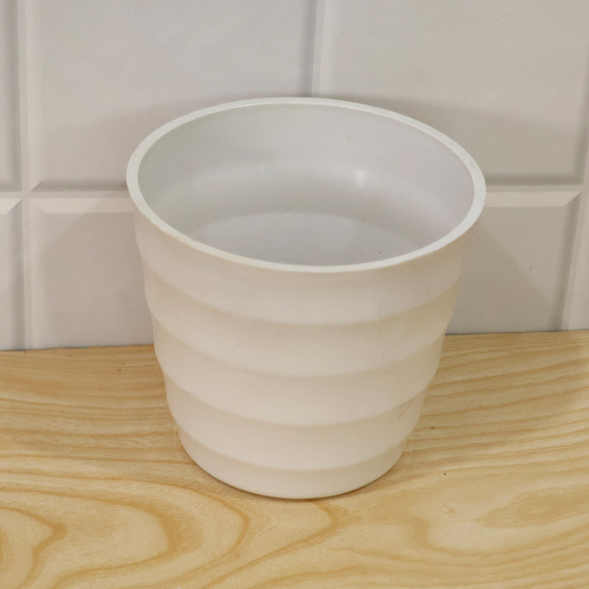 Decorative ribbed plastic flower pot - view 9