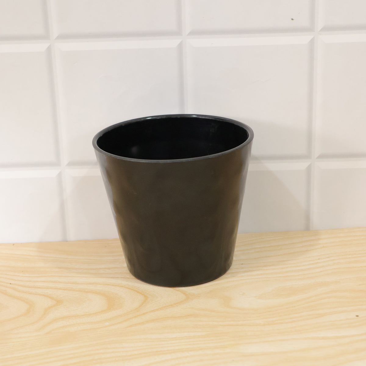 Decorative plastic flower pot live photo