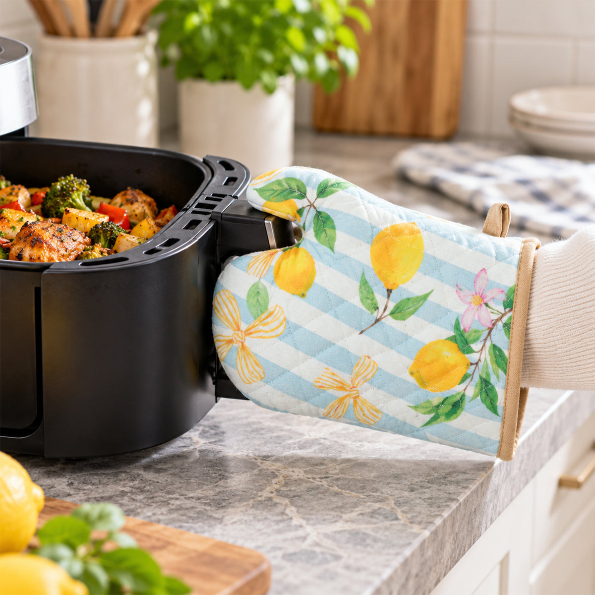 Lemon print quilted oven hand glove - cookware handling