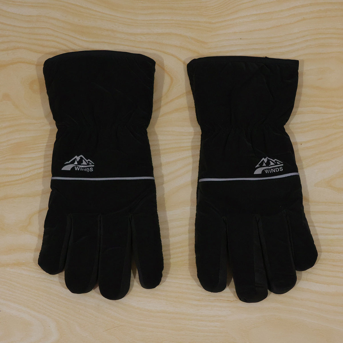 Winter hand gloves white bg