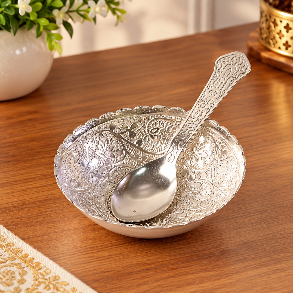 Silver finish floral serving bowl with spoon and velvet box 02