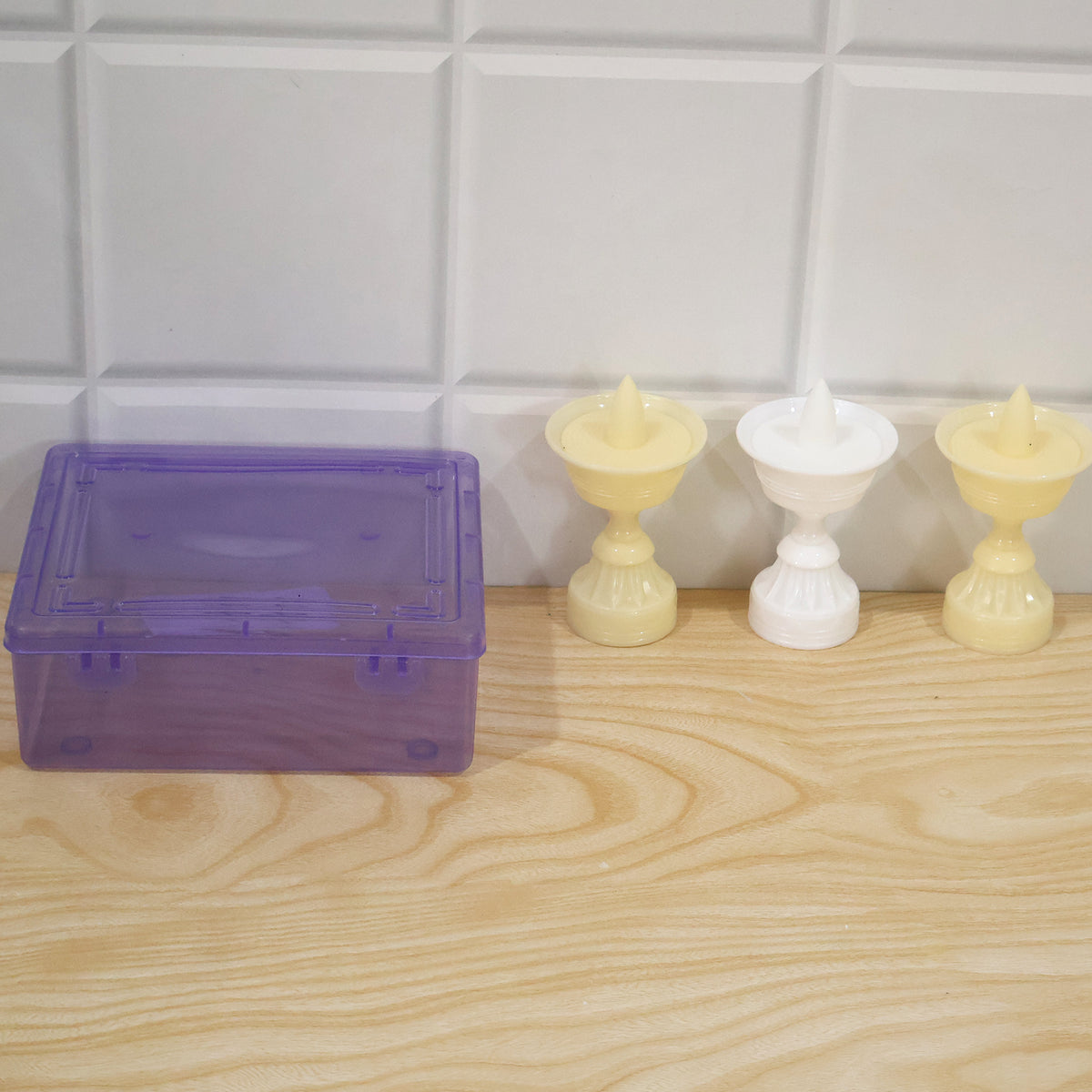 Flameless decorative LED diyas - actual product and plastic box
