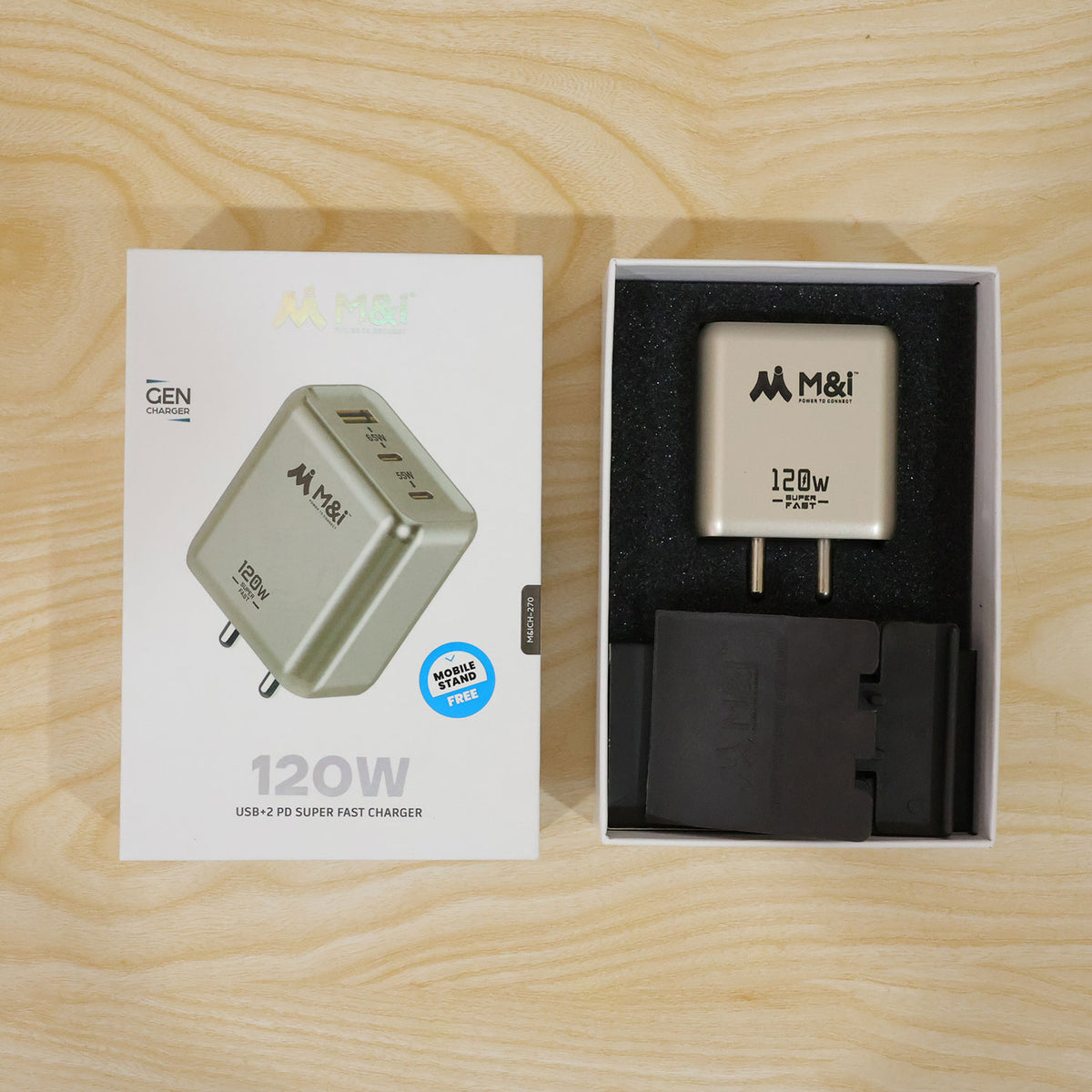 120W wall charger with USB-A and dual USB-C ports 06.jpg