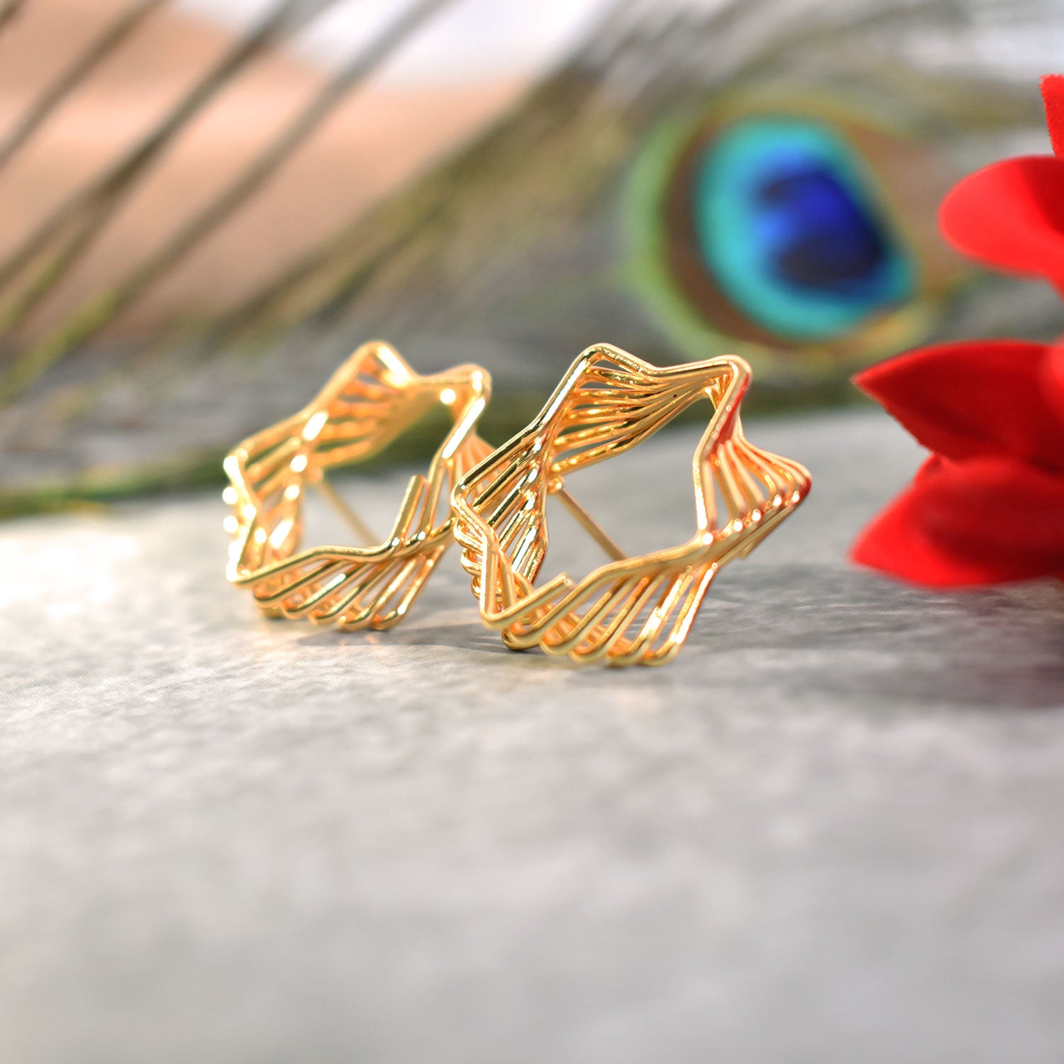 Sculptural Earrings – Contemporary Style with a Touch of Class