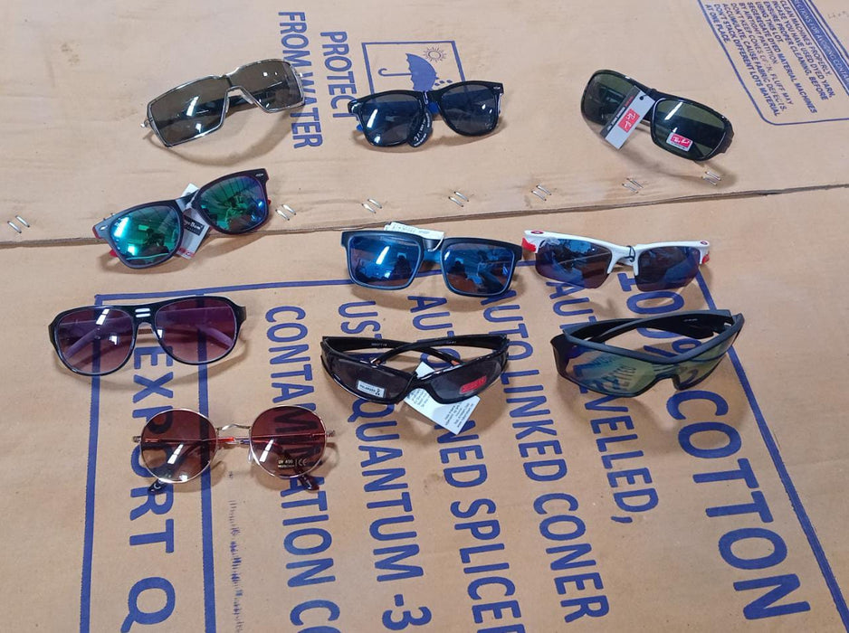 पुरुषों और महिलाओं के लिए 4951 1 पीसी मिक्स फ्रेम धूप का चश्मा। बहु रंग और विभिन्न आकार और डिजाइन।