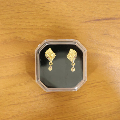 Versatile gold plated earrings with floral motif, suitable for any occasion