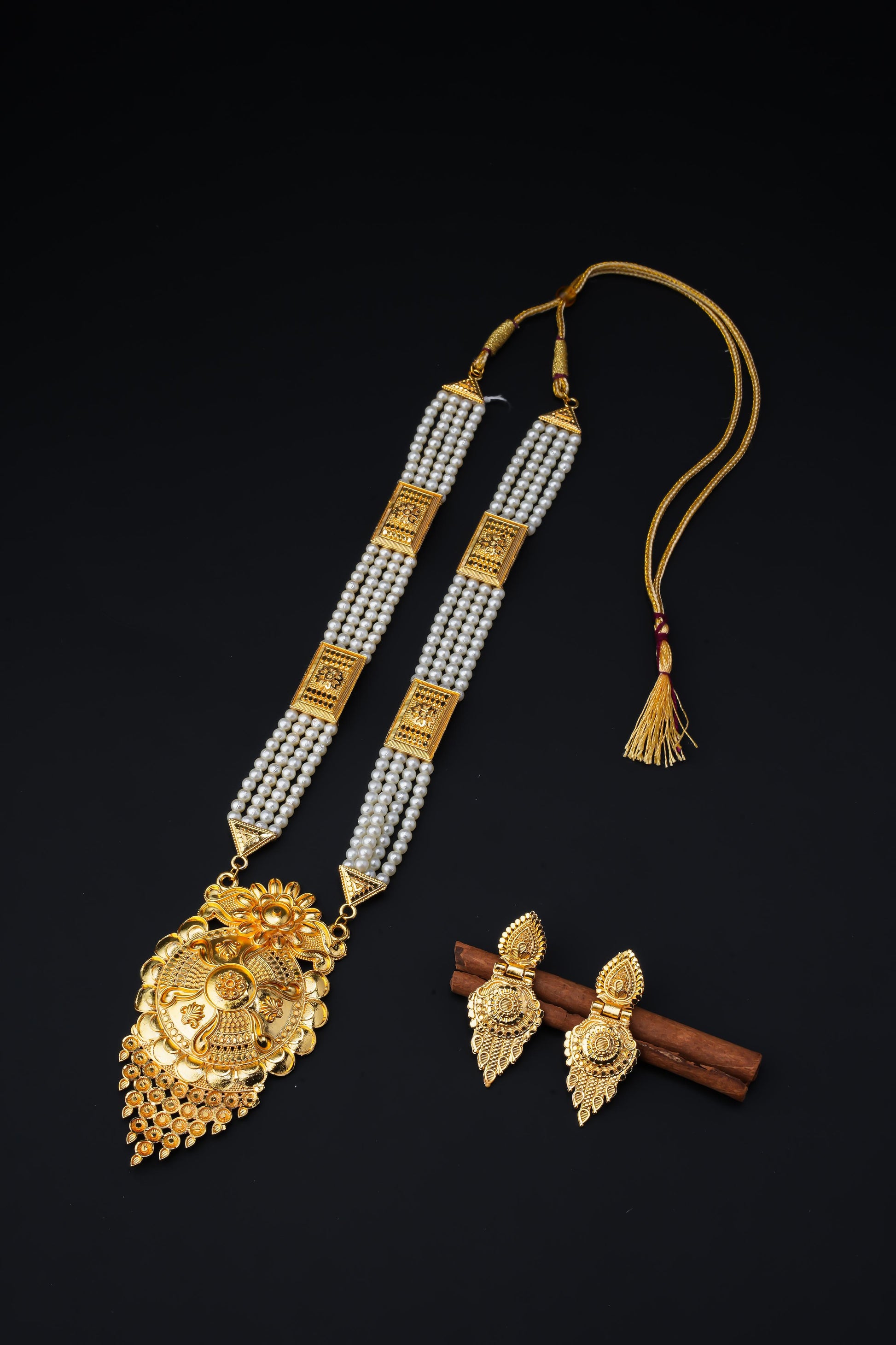 Moti Har Rani Set with Earring