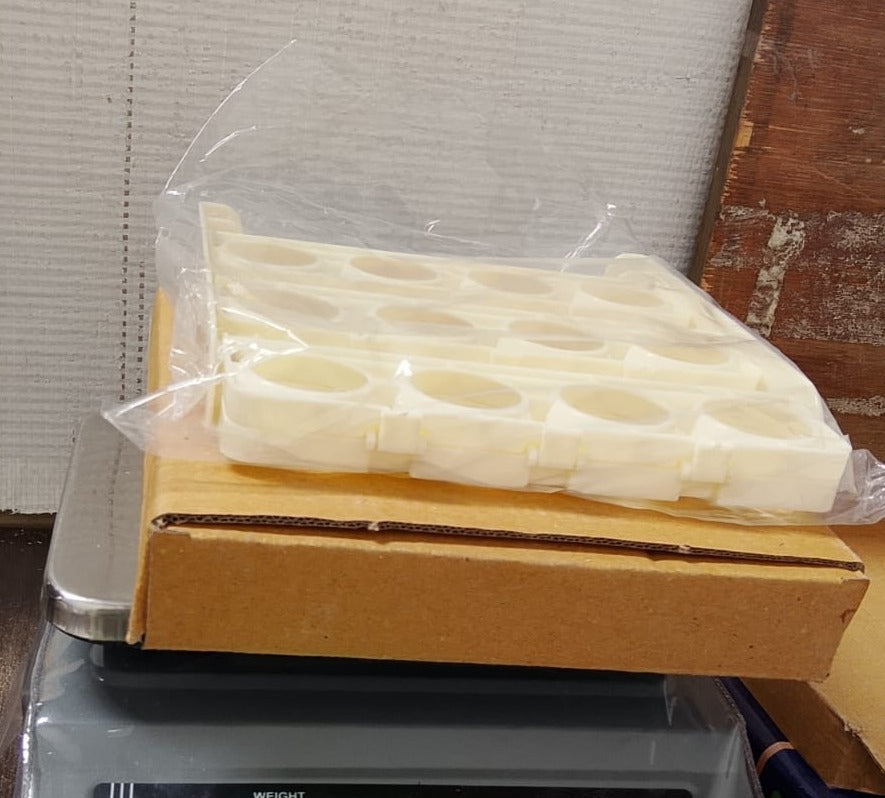 Foldable egg tray packed compactly