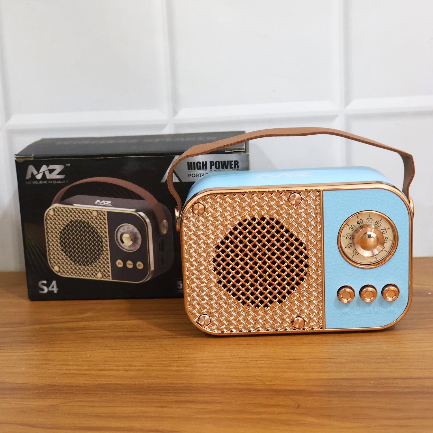 Vintage Style Wireless Portable Speaker with Retro Radio (1 Pc)