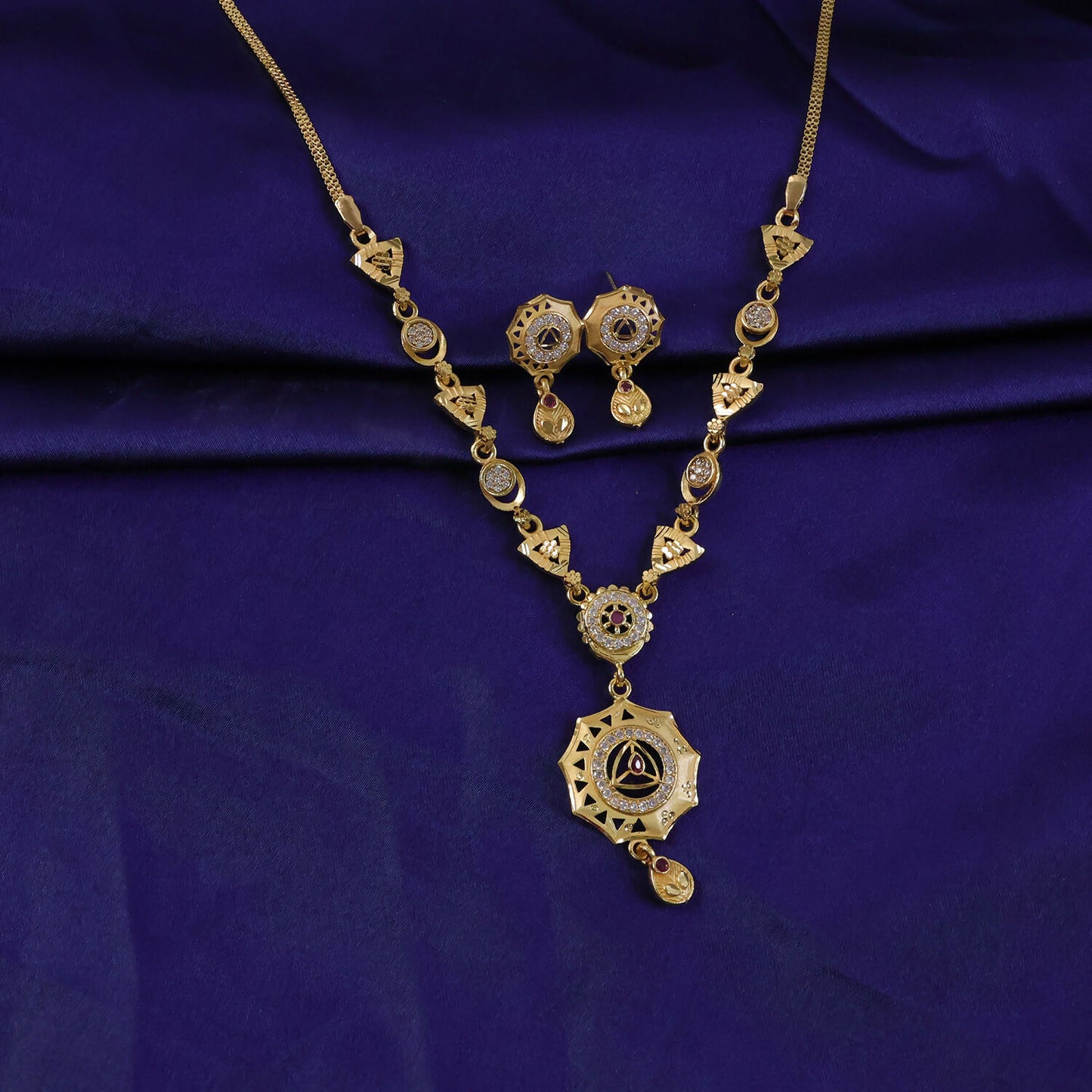 Stunning Necklace Set for Every Occasion with Beautiful Statement Design