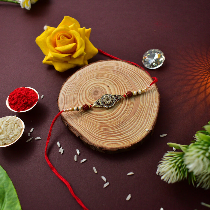 फूल राखी कॉम्बो इफेट मिश्रित चॉकलेट ड्राई फ्रूट्स 96 ग्राम, सिल्वर कलर पूजा सिक्का, रोली चावल और ग्रीटिंग कार्ड के साथ