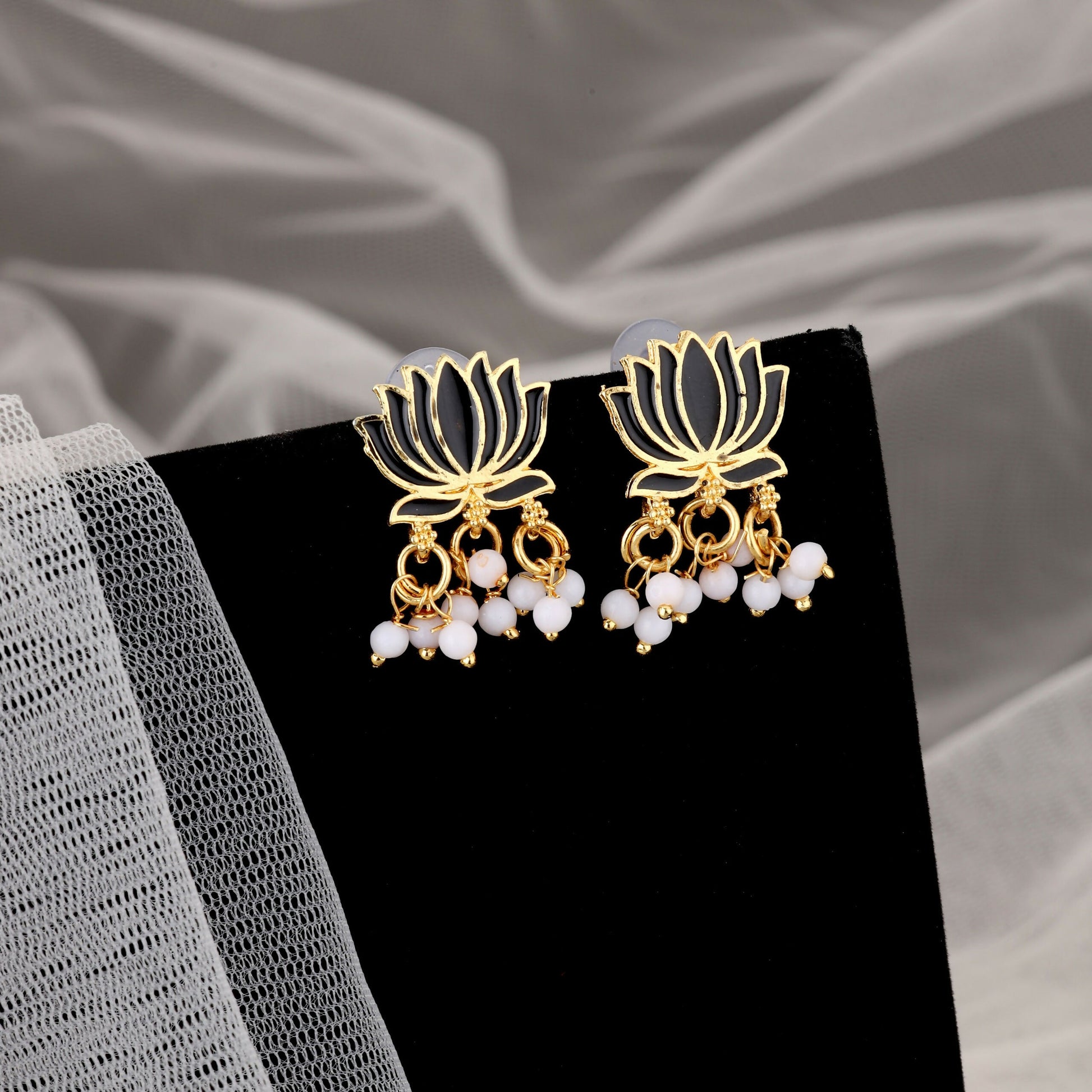 Classic Gold-Toned Pearl Cluster Choker Set