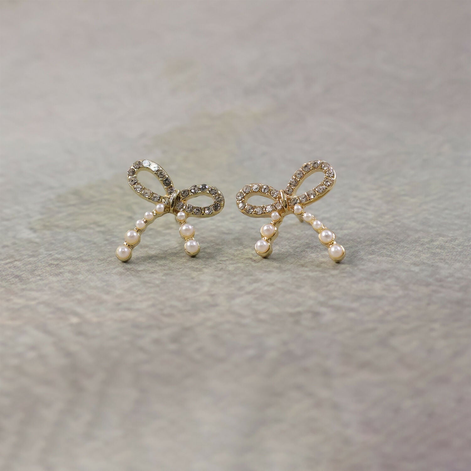 Chic Pearl Wreath Bow Earrings – Premium Design