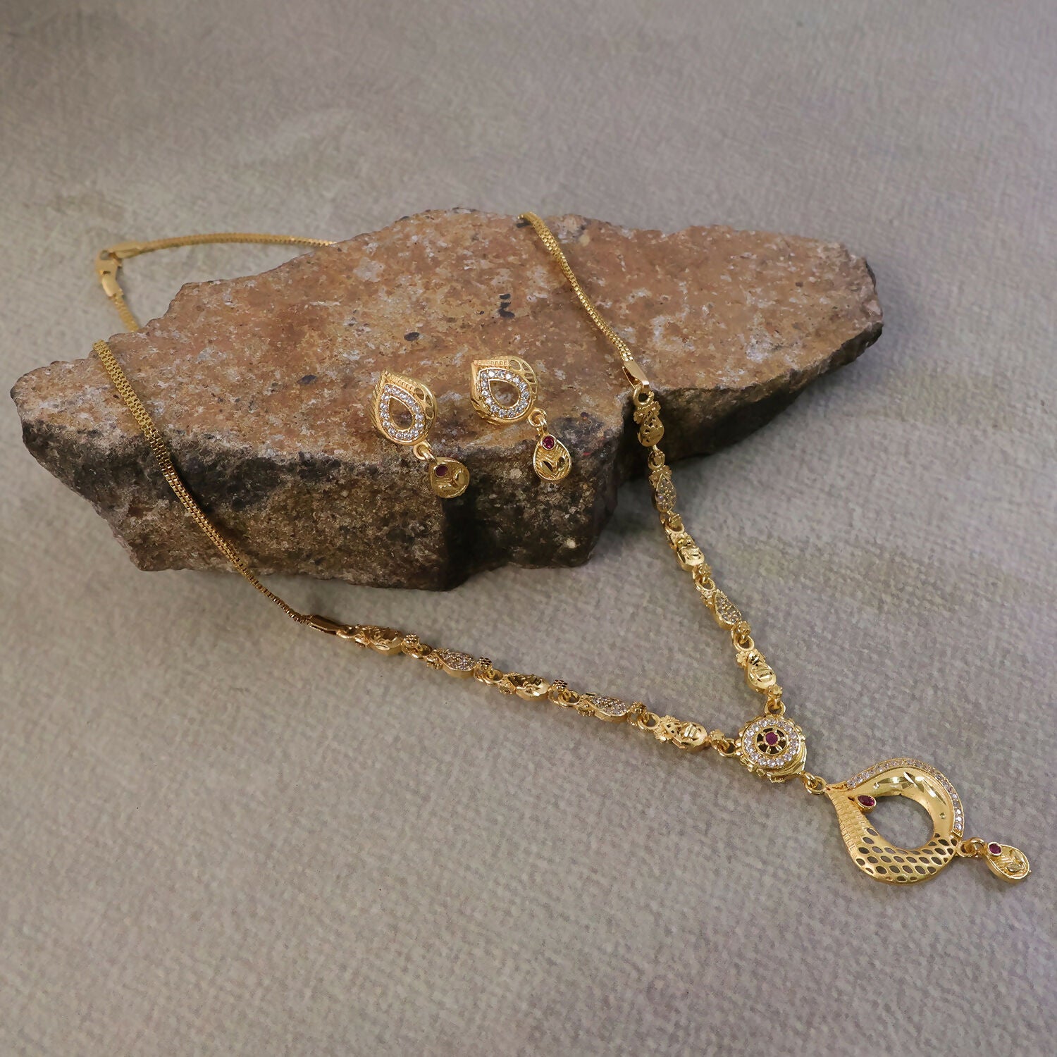 Elegant Gold-Tone Teardrop Pendant Necklace Set with Minimal Chain Design & Matching Earrings