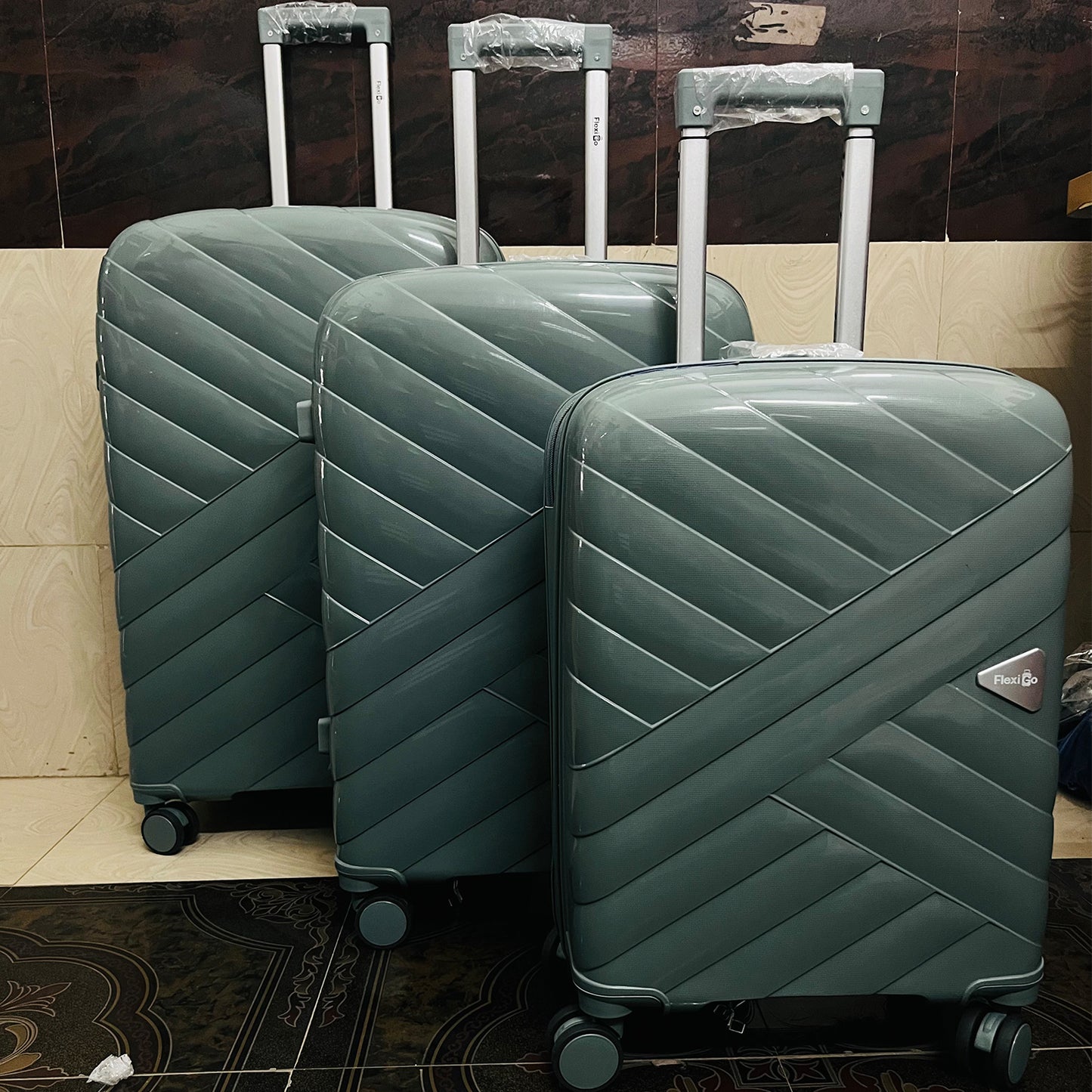 Quartz Grey Hard Shell Trolley Suitcase with 360° Wheels & TSA Lock for Easy Travel