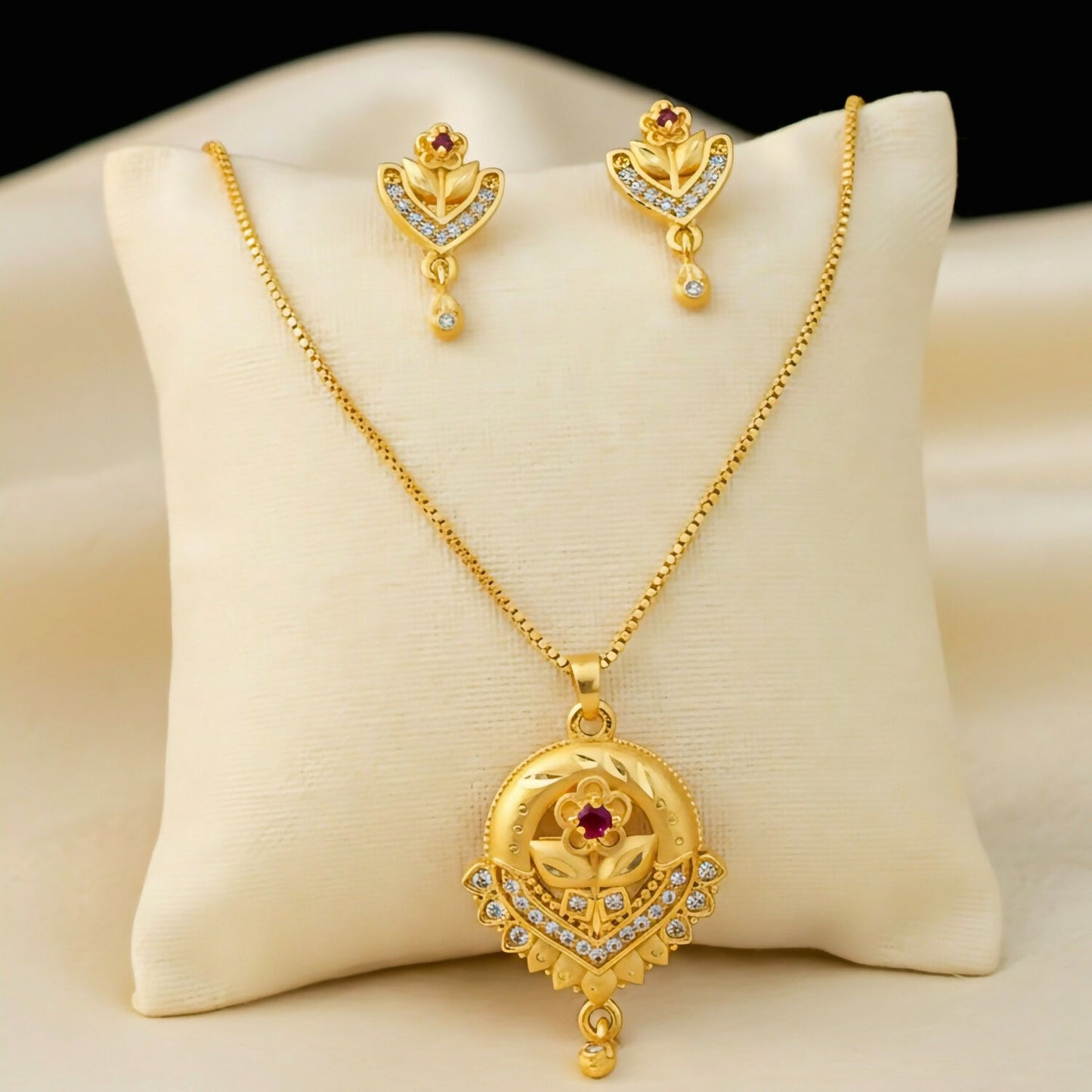 Elegant Gold-Plated Floral Bloom Jewelry Set: Pendant, Chain, and Earrings