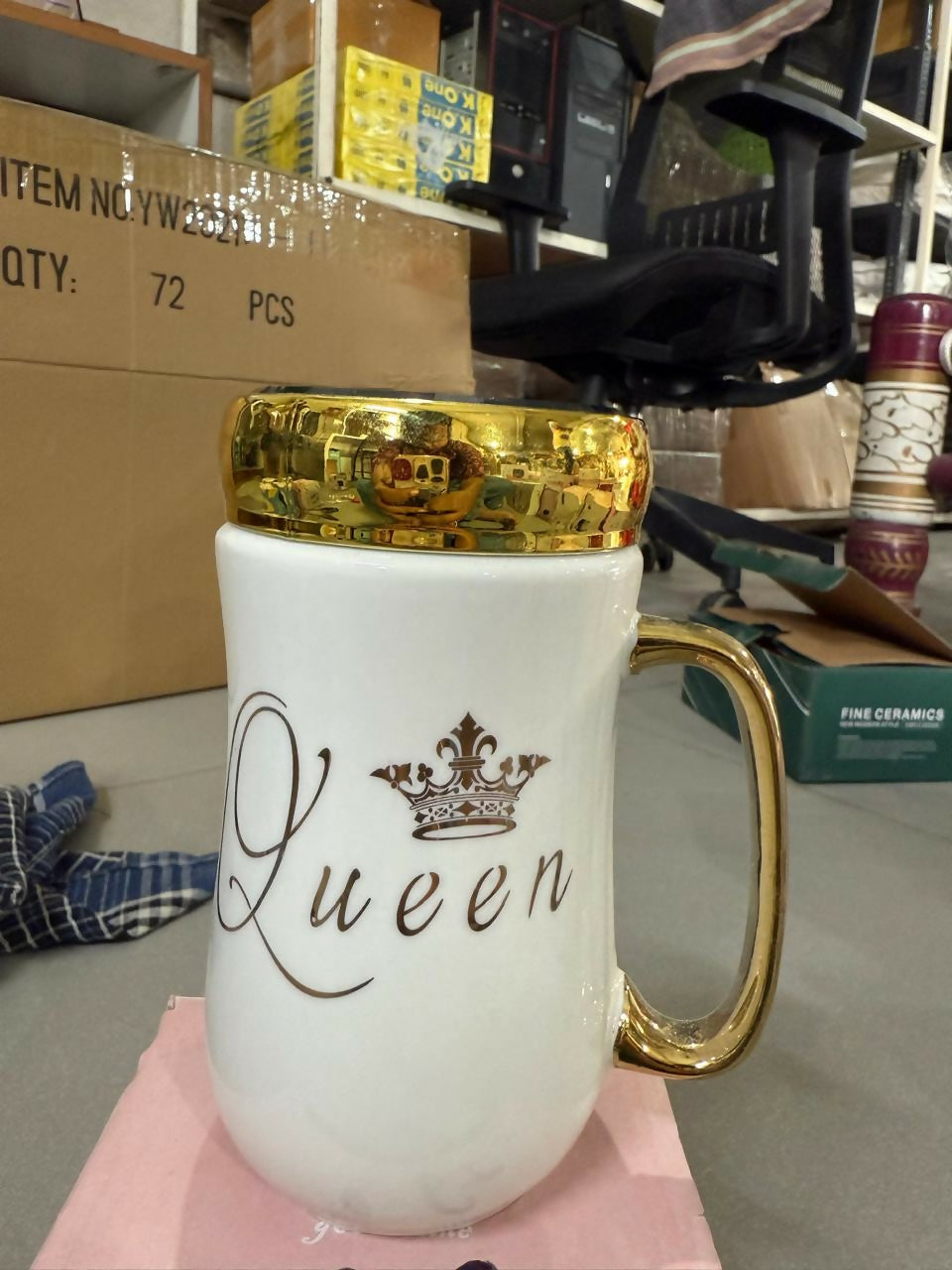 Premium Queen Ceramic Mug with Lid | Luxury Golden Handle & Crown Print | Stylish Tea & Coffee Cup for Women | Elegant Gift Mug for Wife, Girlfriend, Sister, Mom | Heat-Retaining Lid | Designer Mug for Home & Office (White – Queen Edition)