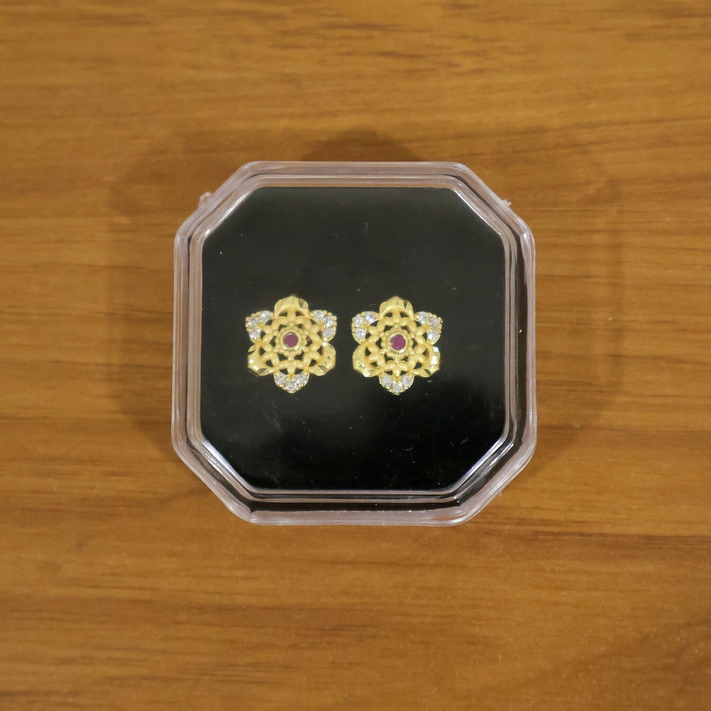 Premium quality floral gold stud earrings with sparkling center stone