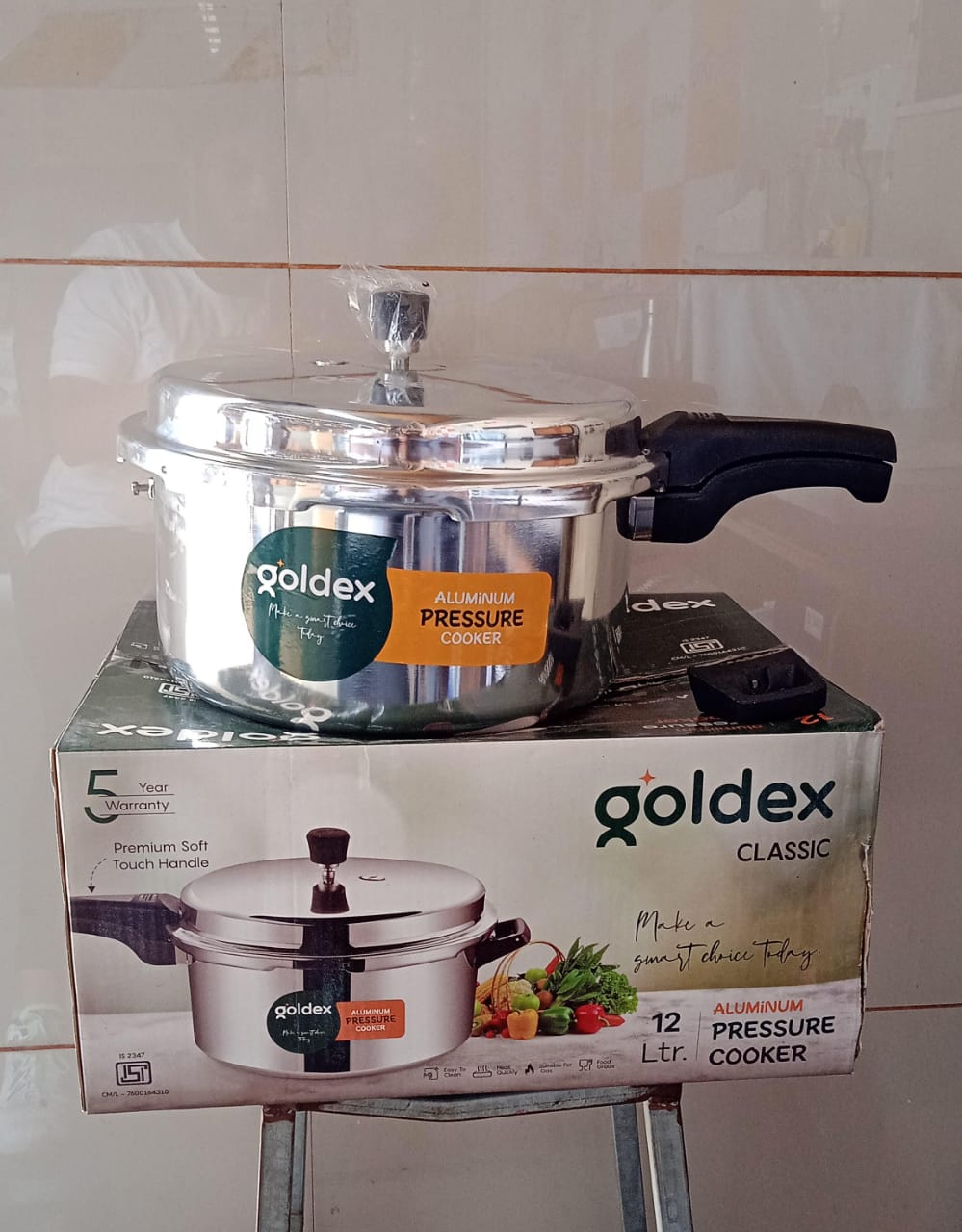 Aluminium Classic Goldex Pressure Cookers With Outer Lid (12 Litres / 5-Year warranty)