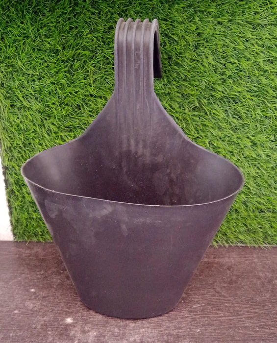 4822 Hanging Planter Pot used for storing and holding plants and flowers in it and this is widely used in in all kinds of gardening and household places etc.