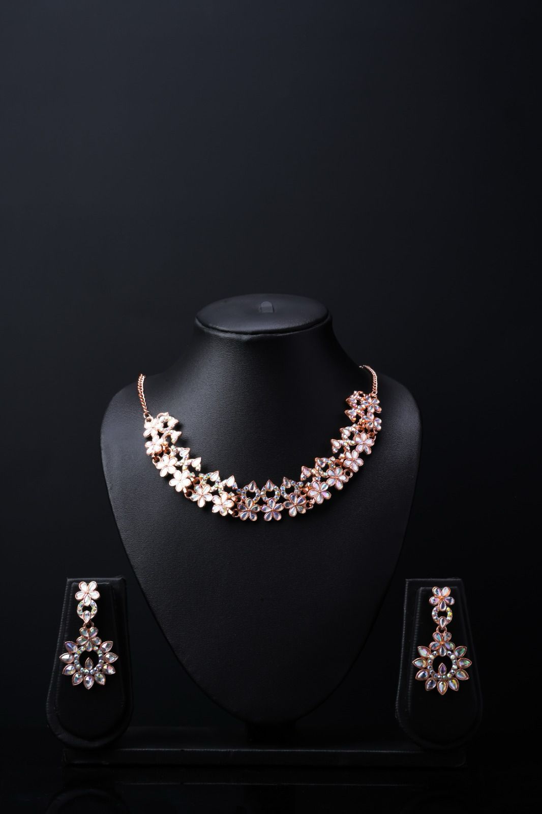 Designer Fashionable Earring And Necklace Set For Women