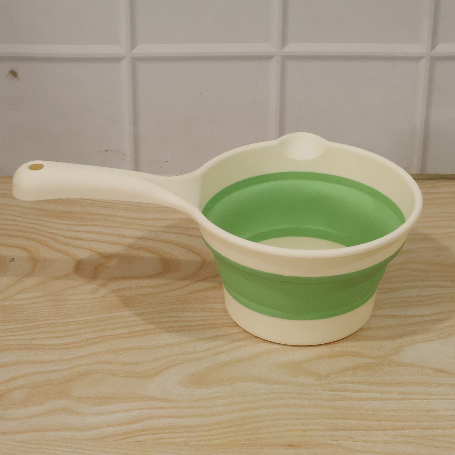 7195 foldable water dipper scoop live use