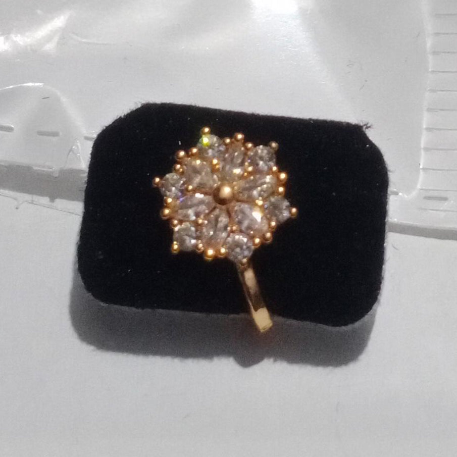 Anti Tarnish Stylish Floral Nose Stud for Women & Girls – Elegant Jewelry Piece