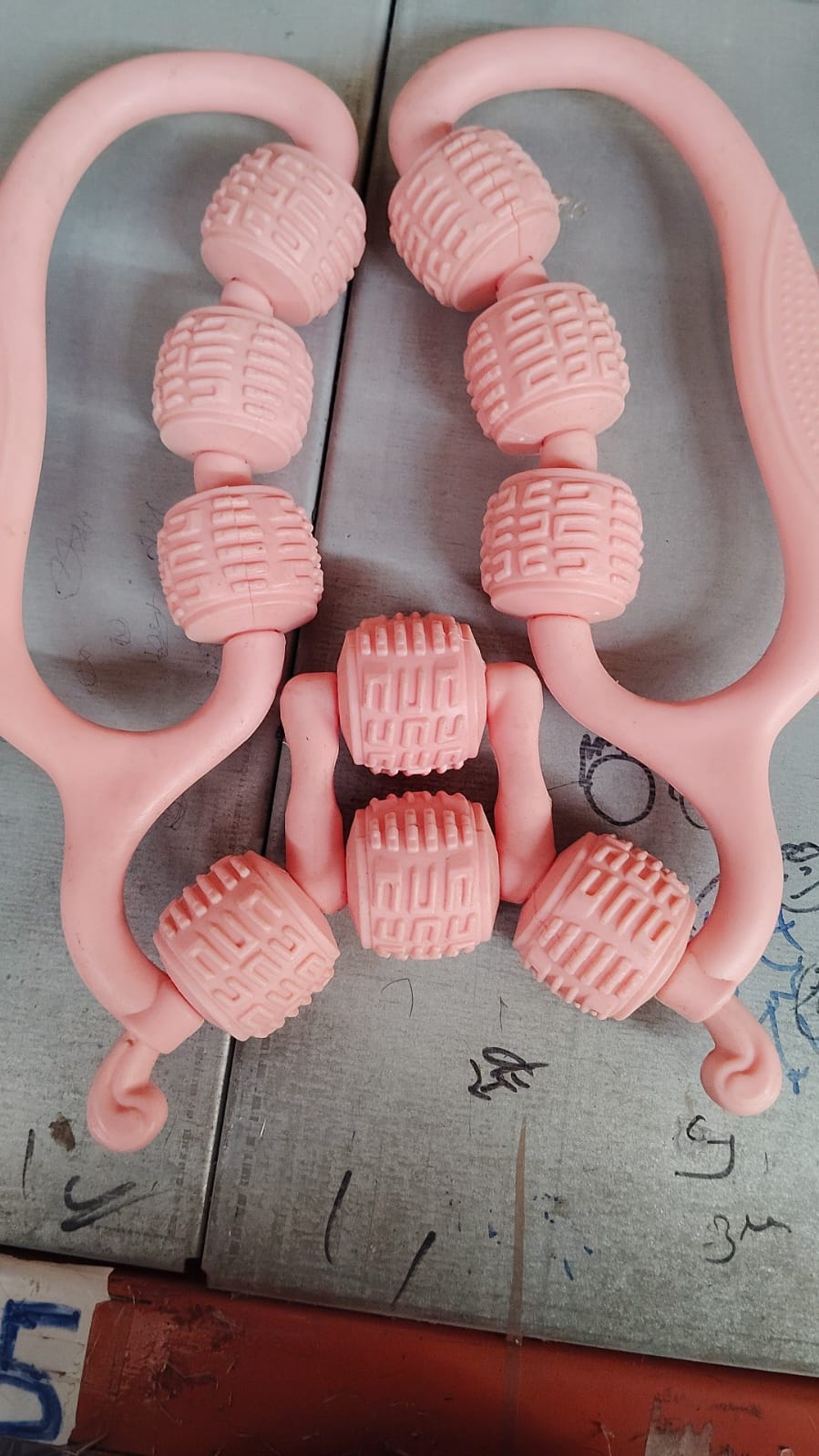 Body Massage Roller – Deep Muscle Relief & Relaxation
