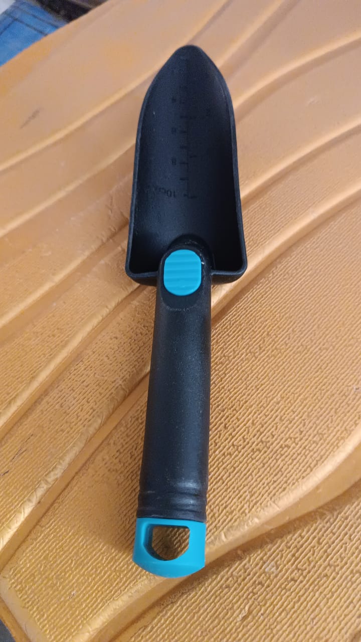 Plastic Heavy Duty Garden Hand Trowel with Measurement Marks (1 Pc)