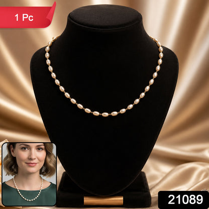 Elegant Pearl Necklace – Classic Single-Line Gold Chain Accent