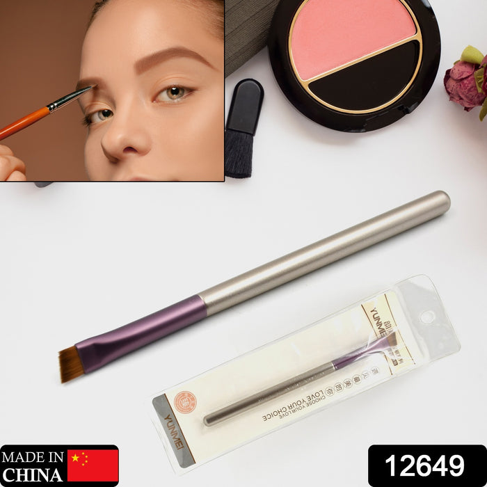 Travel Portable Mini Eye Makeup Brush, Apply Eyeshadow Eyeliner Eyebrow Brush Makeup Tools for eyeliner girl (1 Pc)