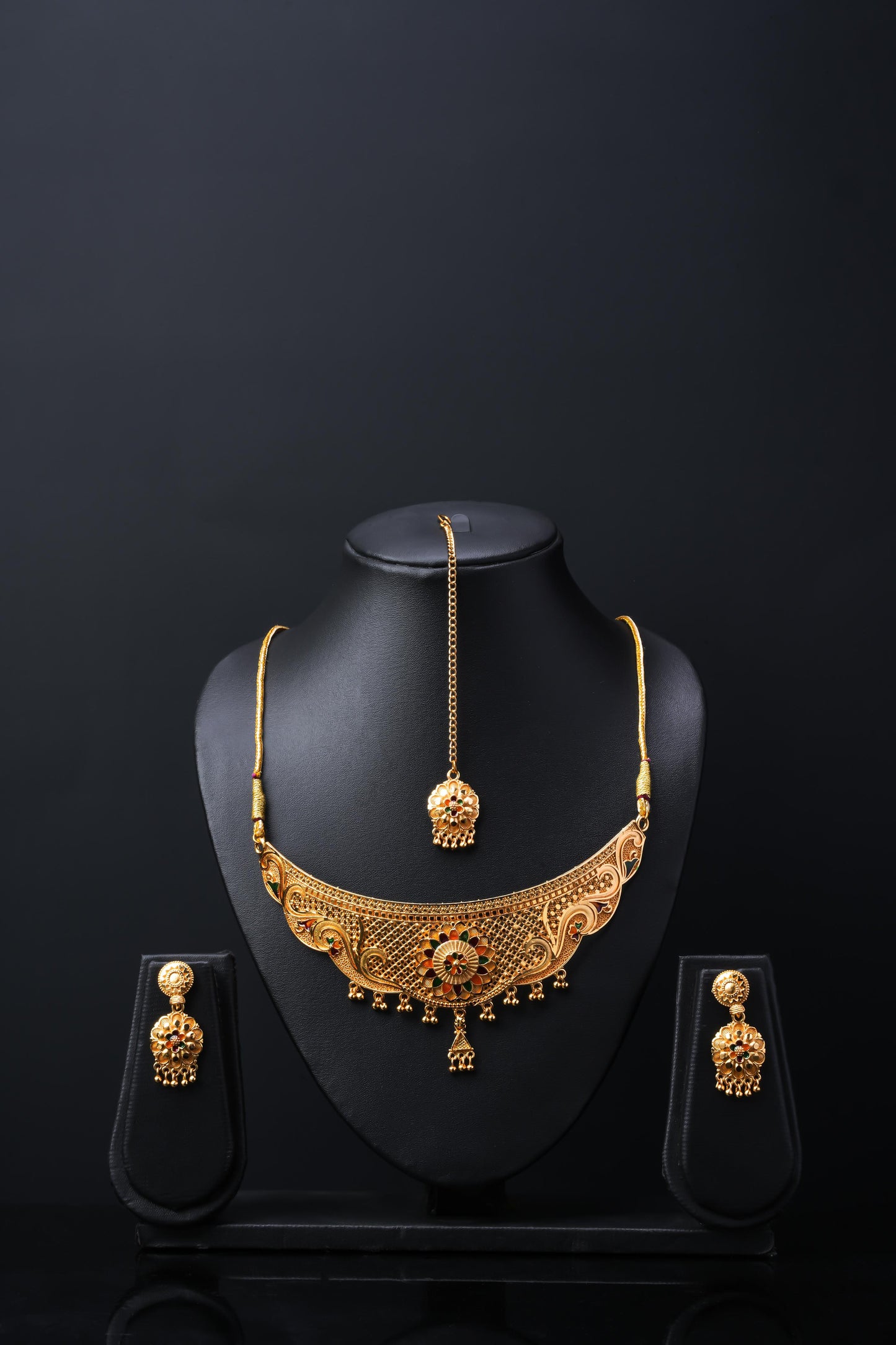 Women's Traditional Choker Set with Earrings and Tika