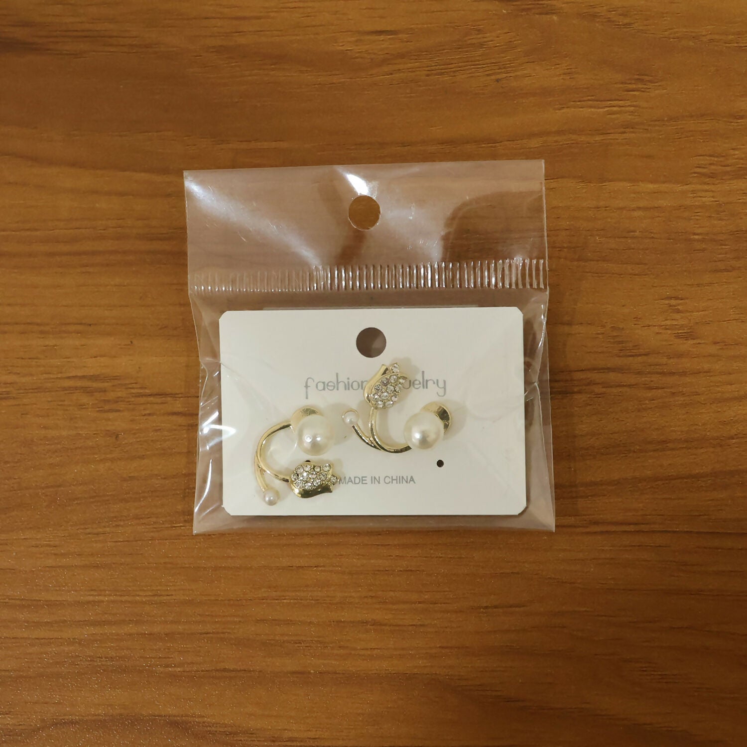Packaging of Korean style pearl crystal designer stud earrings